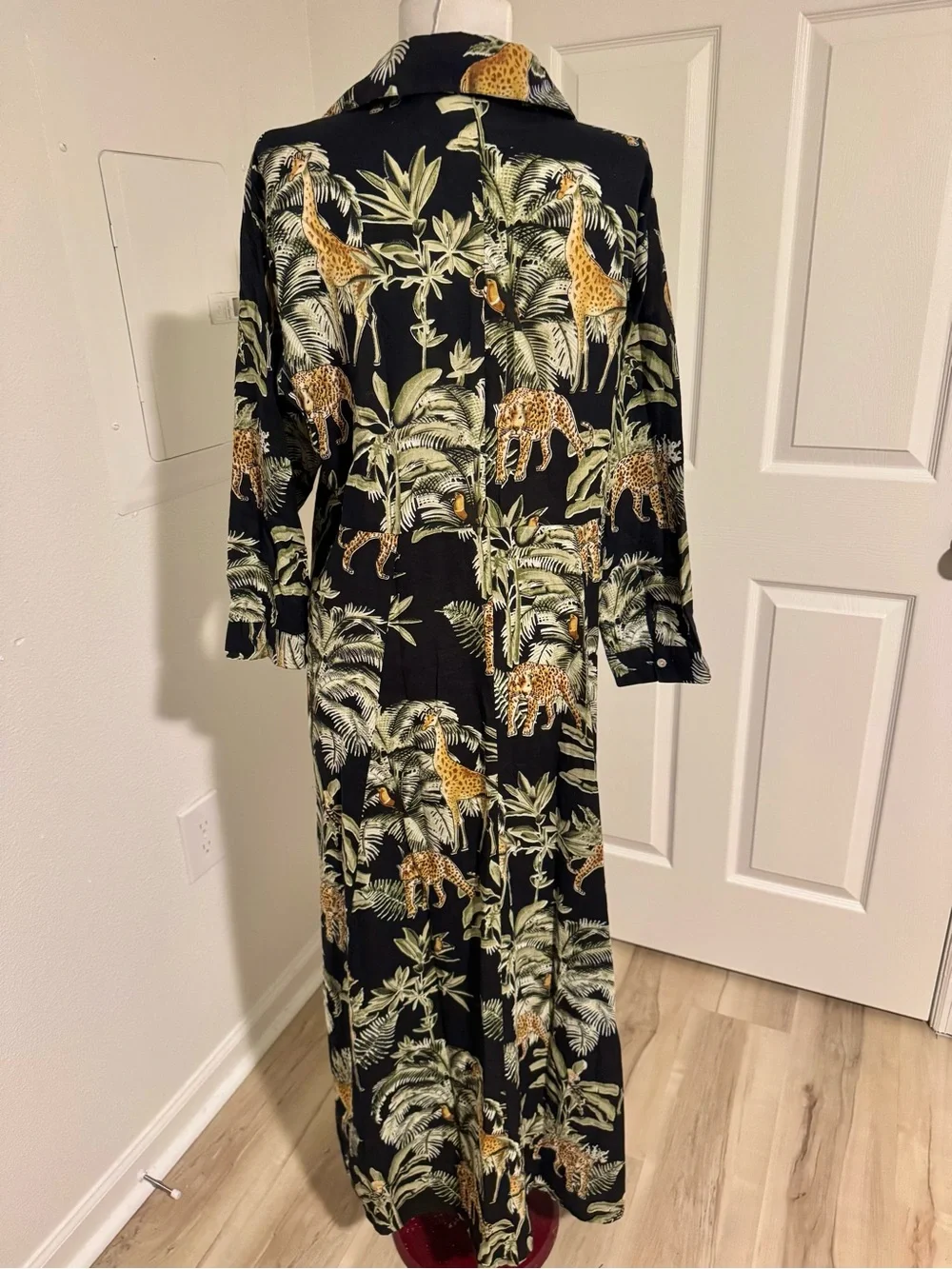 Guadeloupe Bianca Collared Maxi Dress RainForest Animal Print Size M